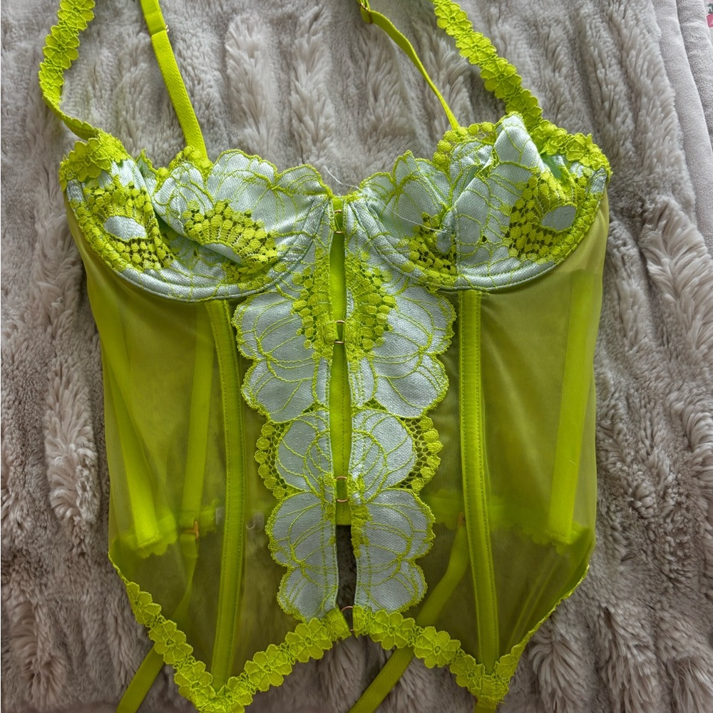 SAVAGEXFENTY Lace Bustier in Neon green